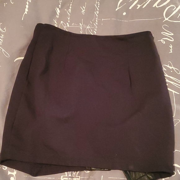 Guess mini skirt - Picture 3 of 6